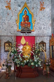 Altar in Wat Chalong