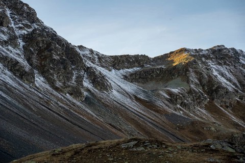 Lightly snow-covered mountains in autumn on the Flueela Pass