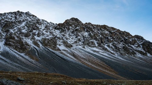 Lightly snow-covered mountains in autumn on the Flueela Pass
