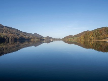 Morning atmosphere in autumn at Lake Fuschl