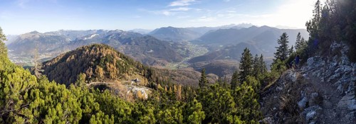View from the Katrin mountain summit to the mountain station and Bad Goisern