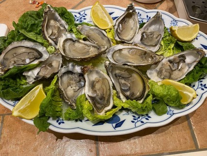 Fresh oysters with lemon and salad