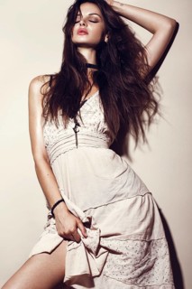 Glamour fashion sexy woman with tanned skin
