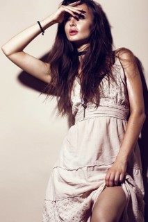 Glamour fashion sexy woman with tanned skin