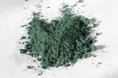 Isomerism showing color shift in trans tetramminedichlorocobalt III chloride powder