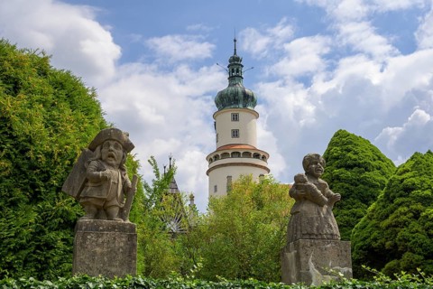 Neustadt an der Mettau Castle seen from the park