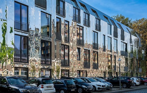 Chromed house facade with mirror effect