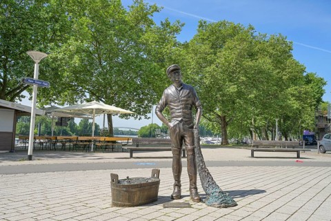 Bronze sculpture Scheerstaaner Stifterabbeler