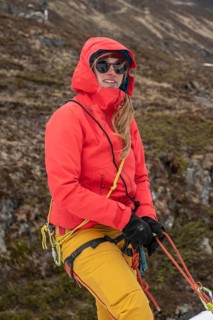 Exercise crevasse rescue for ski touring on a cliff