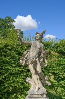 Figure Merkur