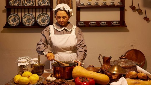 Doll of a cook