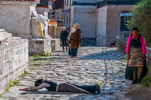 Pilgrim while praying in the Tashilhunpo monastery