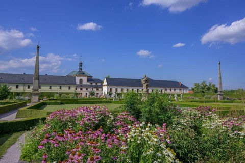 Garden and hospital building of the former spa