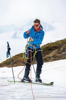 Exercise in crevasse rescue for ski tours