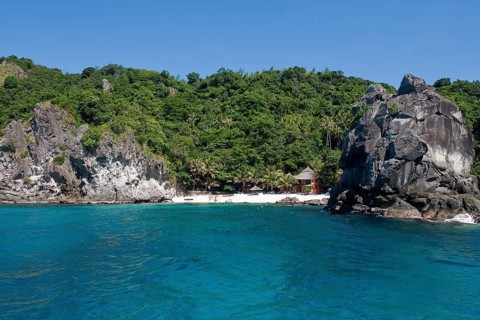 View of small white beach sandy beach of Apo Island in Philippine Sea off Negros Island
