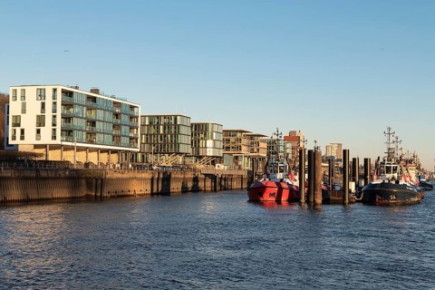 Tugboats in the evening light at the New Tugboat Bridge in the harbour near Oevelgoenne