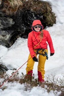 Exercise in crevasse rescue for ski tours