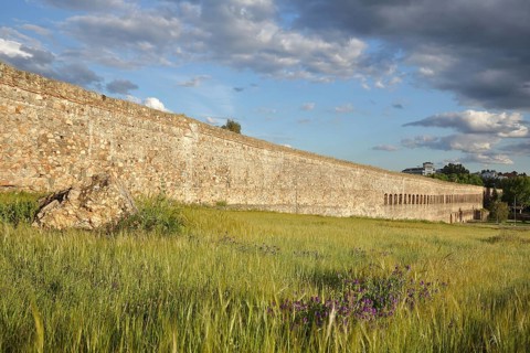 Roman aqueduct Acueducto de San Lazaro
