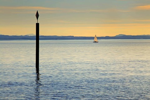 Sailing boat