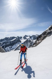 Ski tourers at Lisenser Ferner