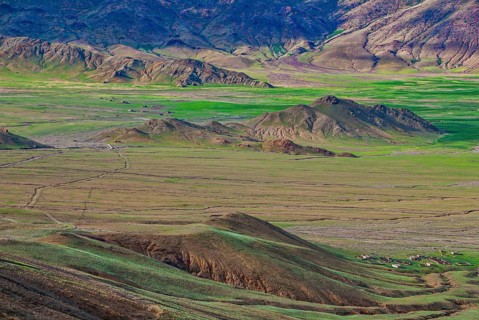 Open wide scenery in Tibet along the southern route into Western Tibet