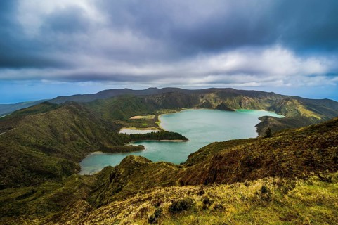 Lagoa de Fogo cratr lake