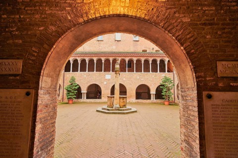 Fountain in the centre of the cloister