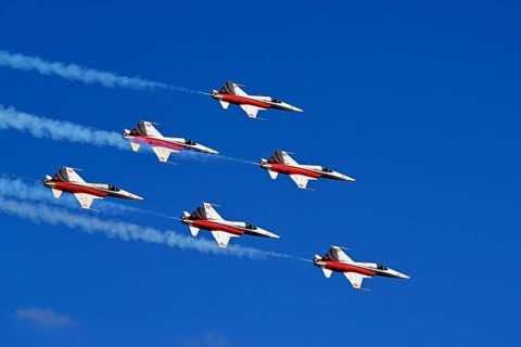 Formation flight of the Patrouille Suisse with the Northrop F-5E Tiger II