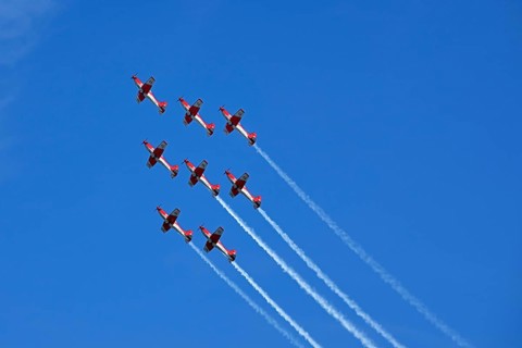 Formation flight of the Patrouille Suisse with the PC-7 team