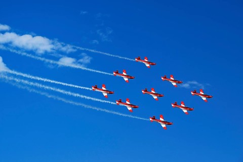 Formation flight of the Patrouille Suisse with the PC-7 team
