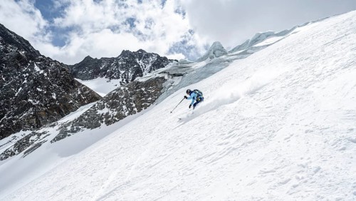 Ski tourers descending Alpeiner Ferner