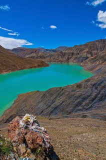Turquoise lake on the Karo-La Pass along the Freindship Highway