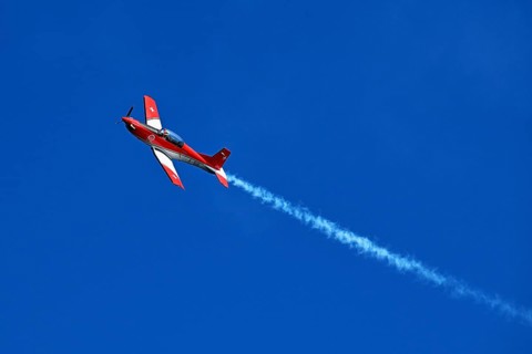 Formation flight of the Patrouille Suisse with the PC-7 team