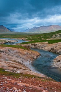 Hot springs along the road from Tsochen to Lhasa