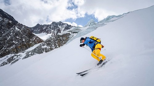 Ski tourers descending Alpeiner Ferner