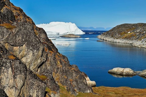 Gigantic icebergs in the ice fjord