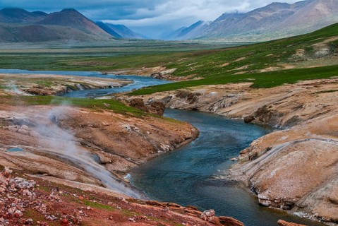Hot springs along the road from Tsochen to Lhasa