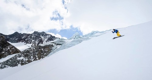 Ski tourers descending Alpeiner Ferner
