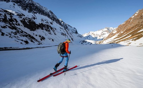 Ski tourers in the Oberberg valley