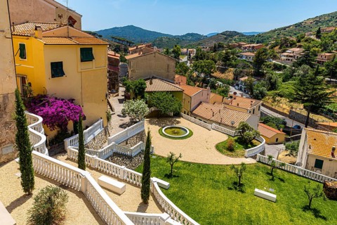 Small park in the centre of Rio nell Elba