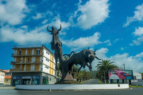 Bull race memorial