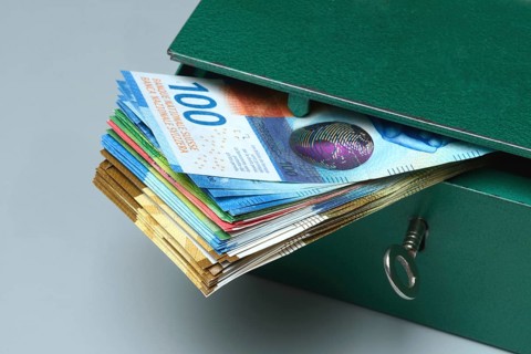 Cash box and Swiss banknotes