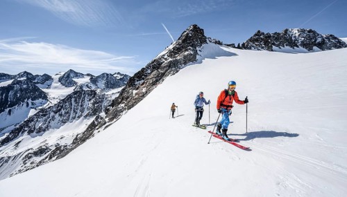 Ski tourers at Lisenser Ferner