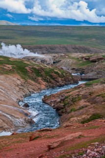 Hot springs along the road from Tsochen to Lhasa