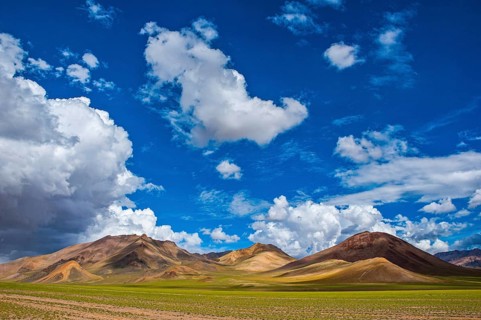 Mountainous ladnscape along the road from Ali and Gerze