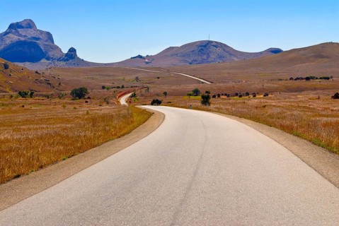 Long winding road between Toliara and Ihosy