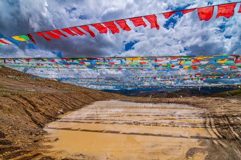 Prayer flags along the friendship highway