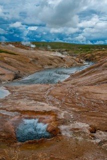 Hot springs along the road from Tsochen to Lhasa