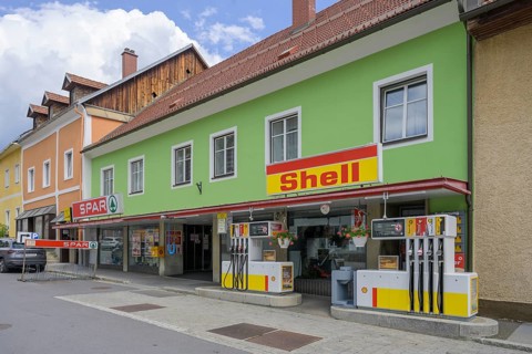 Shell petrol station and Spar market