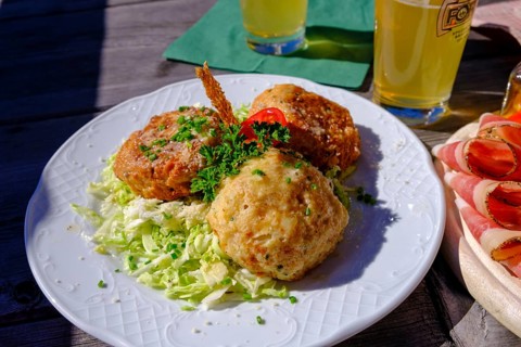 Kaspressknoedel on cabbage salad
